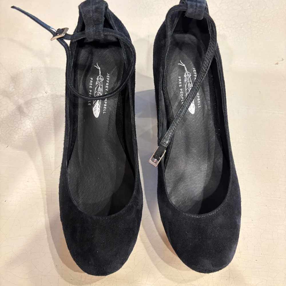 Jeffrey Campbell for Free People - Black suede pump - size 8